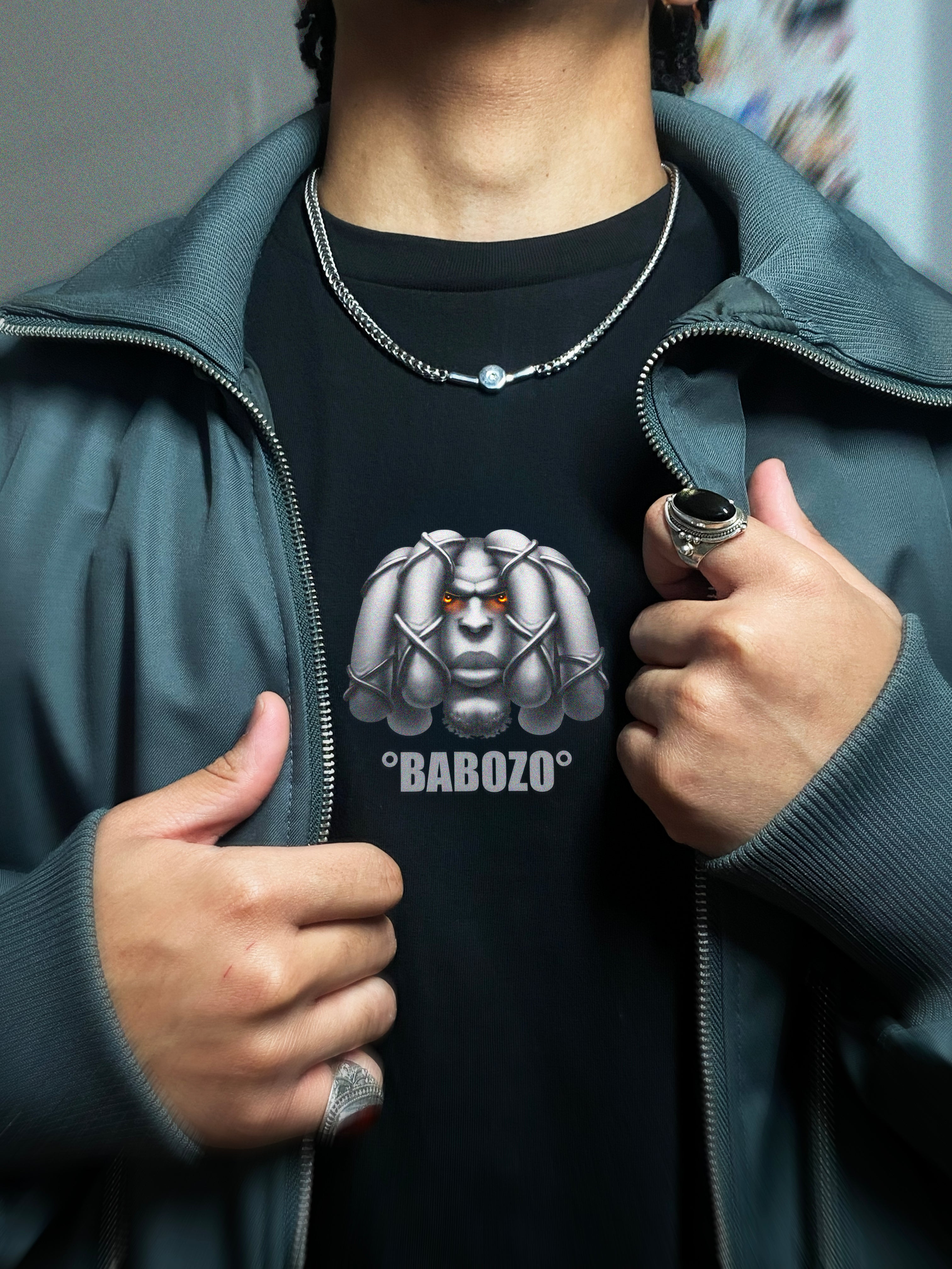 t-shirt noir imprimé babozo gris