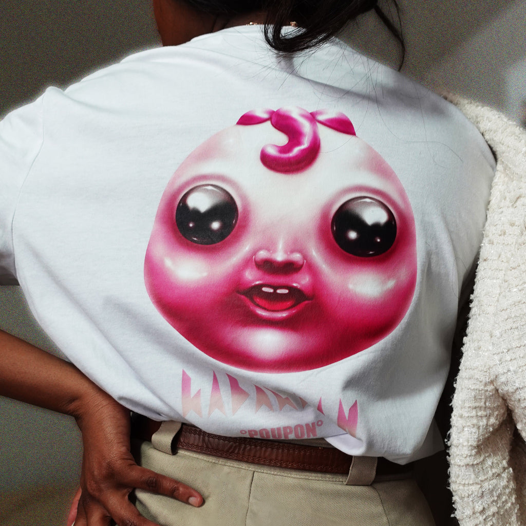 t-shirt blanc imprimé poupon rose dos